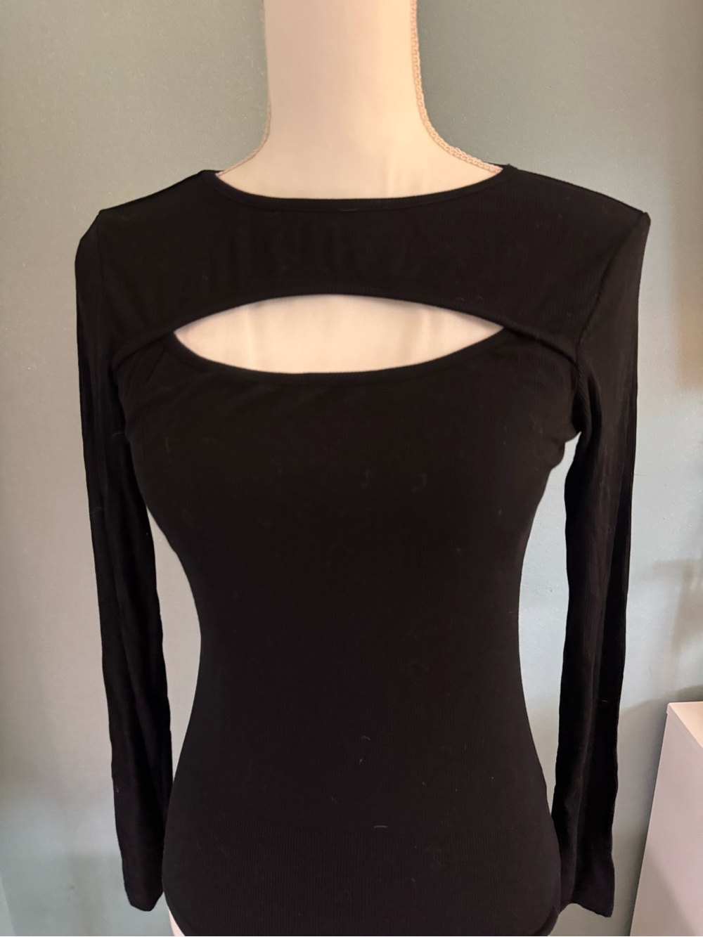 Black Long-Sleeve Cutout Bodycon Long Sleeve top set of 3 - two camisoles small